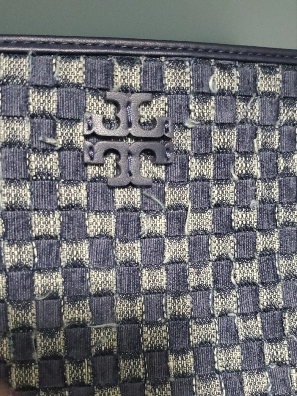 TORY BURCH WOVEN POUCH/WRISTLET. NAVY &GREY